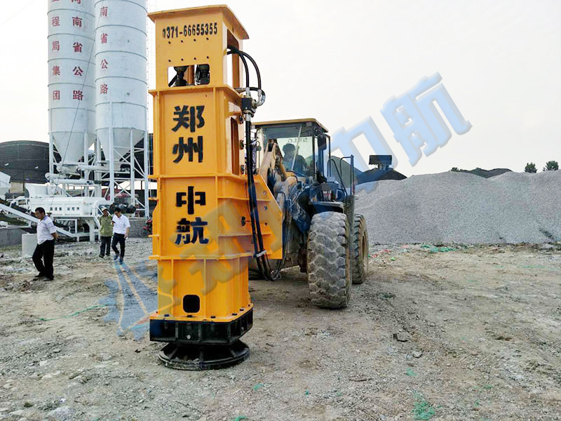 鏟車(chē)改裝液壓夯實(shí)機(jī)